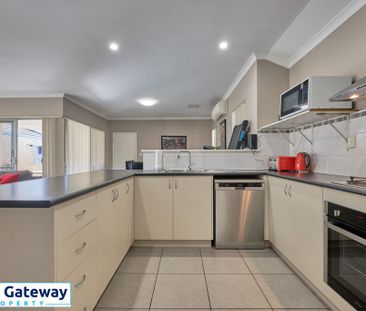 13 Observatory Avenue, AUBIN GROVE WA 6164 - Photo 2