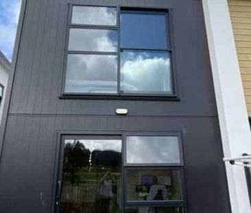 Modern 2BR Townhouse in Wainuiomata - Photo 4