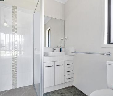 18 Fin Street, Fern Bay NSW 2295 - House For Rent | Domain - Photo 2