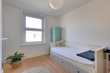 5 bedroom semi-detached house to rent - Photo 4