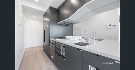 LIVING IN THE HEART OF CBD - FULLY FURNISHED ONE BED! - Photo 4