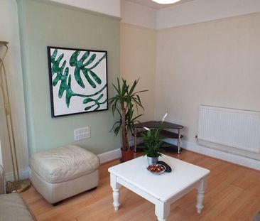 4 bedroom semi-detached house to rent - Photo 3