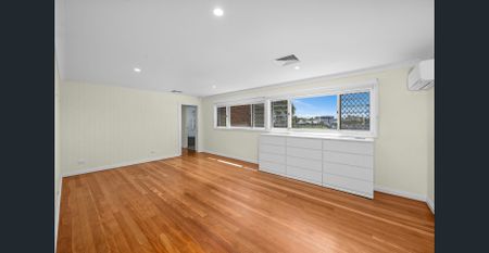 North-Facing Waterfront Oasis with Skyline Views in Broadbeach Waters - Photo 5