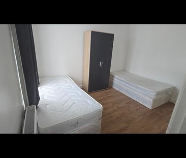 Room in a Shared House, Leyton, E10 - Photo 2