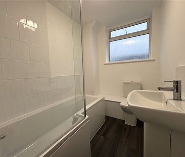 Willow Way, Farnham, Surrey, GU9 - Photo 6