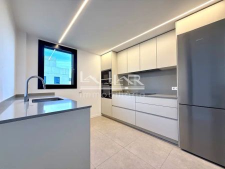 Piso en alquiler en Carrer de la Laura - Foto 4