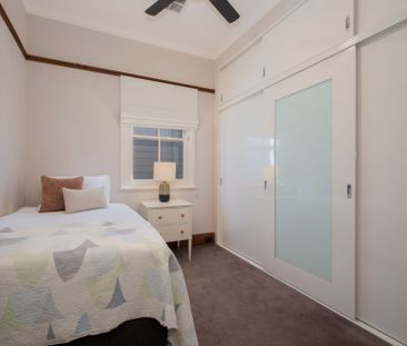 FULLY FURNISHED - Contemporary living meets classic charm! - Photo 5