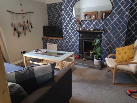 2 bedroom terraced house to rent - Photo 4