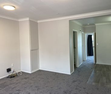 Convenient Terrace Living - Photo 2