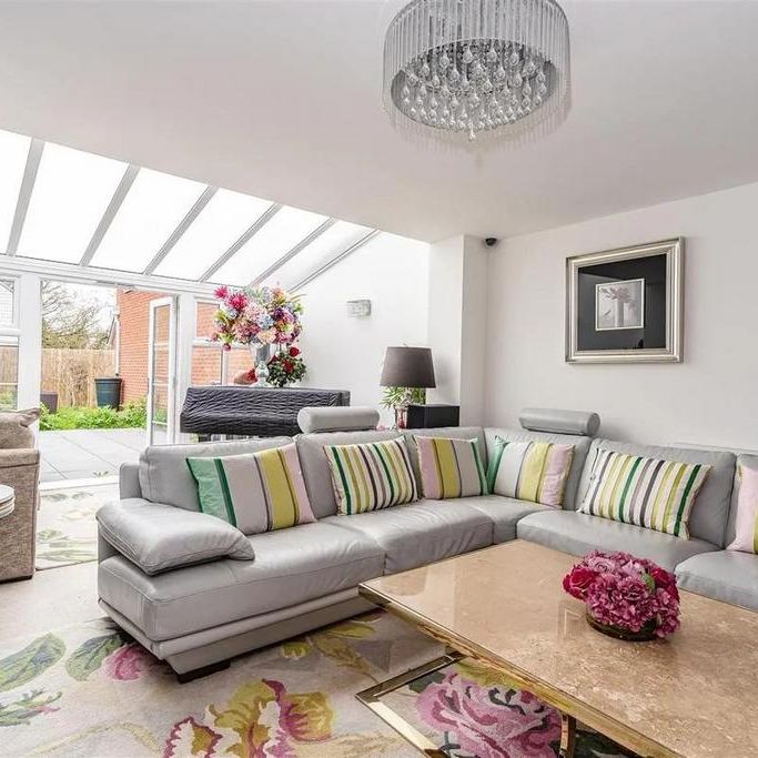 4 bedroom semi-detached house to rent - Photo 1