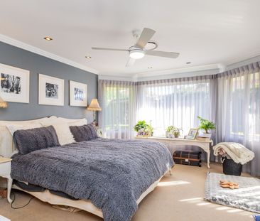 Large luxury home with eloquent street appeal - Photo 6
