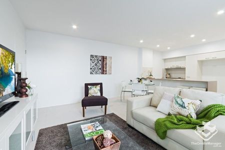 Unit in great condition with a balcony - Photo 5