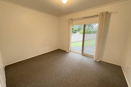 WELL PRESENTED NEAT & TIDY 2 BEDROOM UNIT!!! - Photo 2