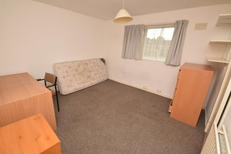 6 bedroom end of terrace house to rent - Photo 2