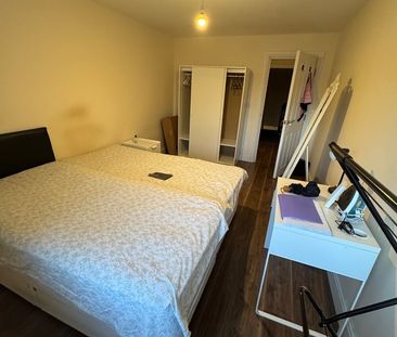 Room in a Shared Flat, Leeds, LS10 - Photo 1