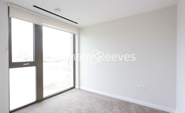 2 Bedroom flat to rent in Saxon House, Kings Road Park, SW6 - Photo 1