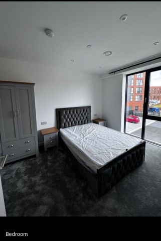 1 Bed Flat, Silk Bank Wharf, M5 - Photo 2