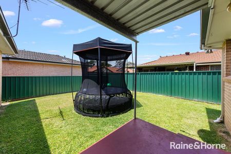 BEAUTIFUL VILLA IN THE HEART OF INGLEBURN READY TO BE YOURS! - Photo 5