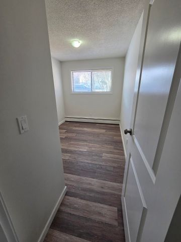 Mac Jo – 2 bedroom Renovated Unit - Photo 2