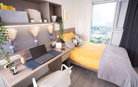 Large Ensuite Room - Photo 5