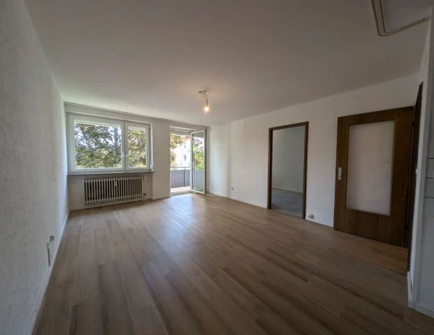 Freie 2-Zimmer-Wohnung auf dem Goldberg in Sindelfingen, mit Balkon und Tiefgaragenstellplatz - Photo 1