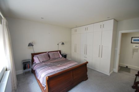 Sutcliffe House - Photo 4