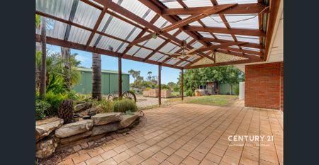 Spacious Family Home in a Prime Coastal Location - Photo 4