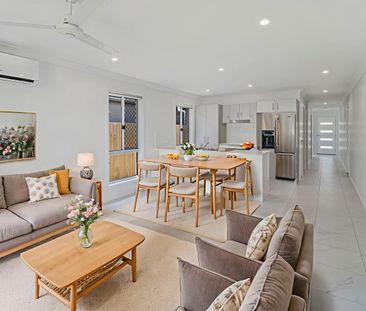 Modern Family Home in Beautiful South Maclean - Photo 2