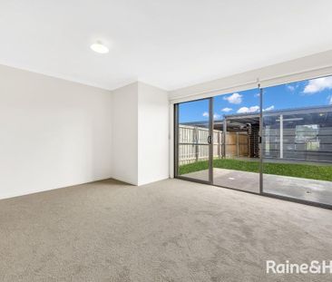 Spacious & Stylish Family Sanctuary in front of Park - Photo 2