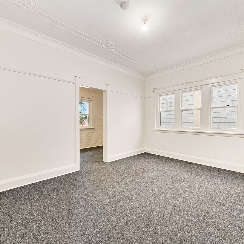 OVERSIZED ONE BEDROOM PLUS STUDY! - Photo 1
