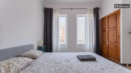2-bedroom apartment for rent in El Mercat - Photo 3