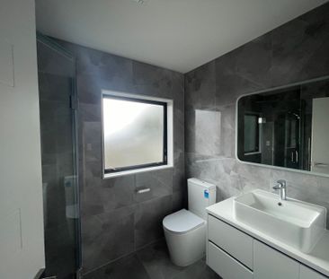 4 Bedrooms in Bucklands Beach - Photo 1