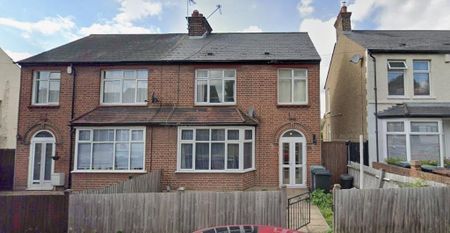 3 bedroom semi-detached house to rent - Photo 4