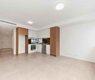 Modern 1 Bedroom + Study Apartment - Photo 2