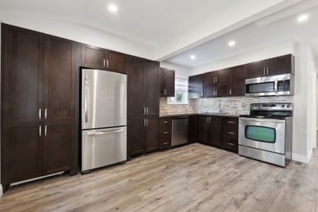 For Lease - 18 Beech Street, Ajax, Ontario - Photo 4