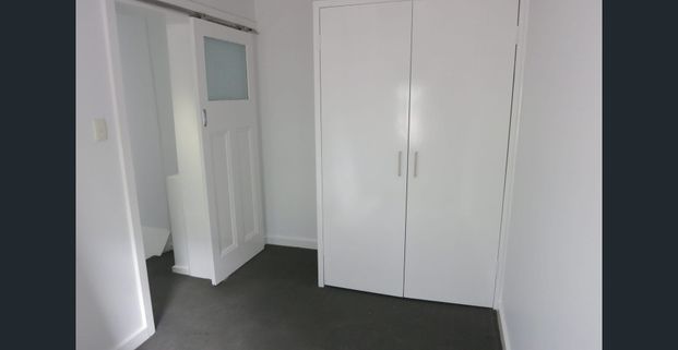 RENOVATED KITCHEN AND BATHROOM 2 BEDROOM VICTORIAN COTTAGE - Photo 1