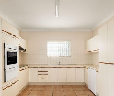 Spacious Family Home In the Heart Of Brisbane! - Photo 5