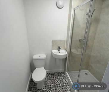 1 bedroom in a house share to rent - Photo 5