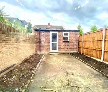 4 bedroom terraced house to rent - Photo 1