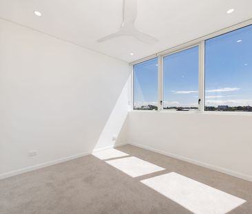 Brand-New Waterfront Living in Margate - Photo 3