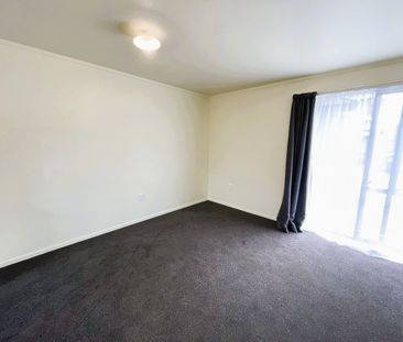 Spacious executive studio - Photo 1