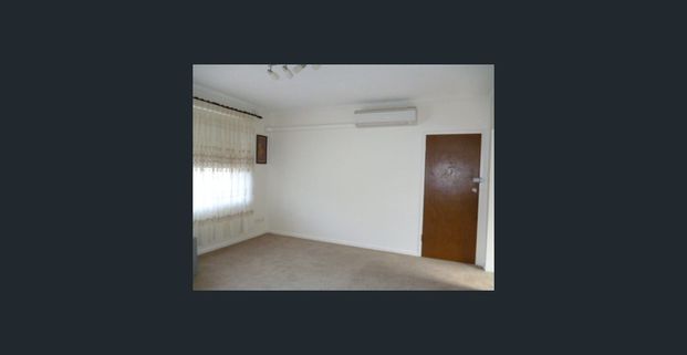 A Short Tram Ride to the City or Glenelg. - Photo 1