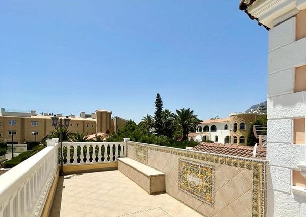 LONG TERM RENTAL. Spacious villa with 6 bedrooms for rent.