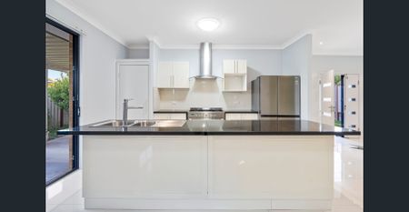 Modern Family Home with Split-System Air-Conditioning Throughout - Photo 4