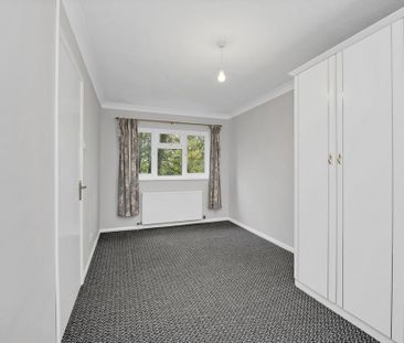 4 bedroom detached house to rent - Photo 3