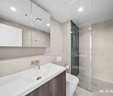 "HIGH SOCIETY" - Photo 3