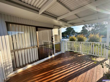 Charming Timber Home of Roughly 800sqm block - Photo 4