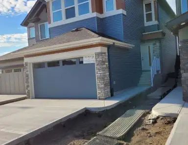 LEVEL2 LECTRIC VEHICLE CHARGER + AC INCLUDED AND INSTALLED. PRIME LOCATION | Edmonton - Photo 1