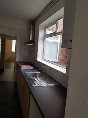 2 bedroom terraced house to rent - Photo 1