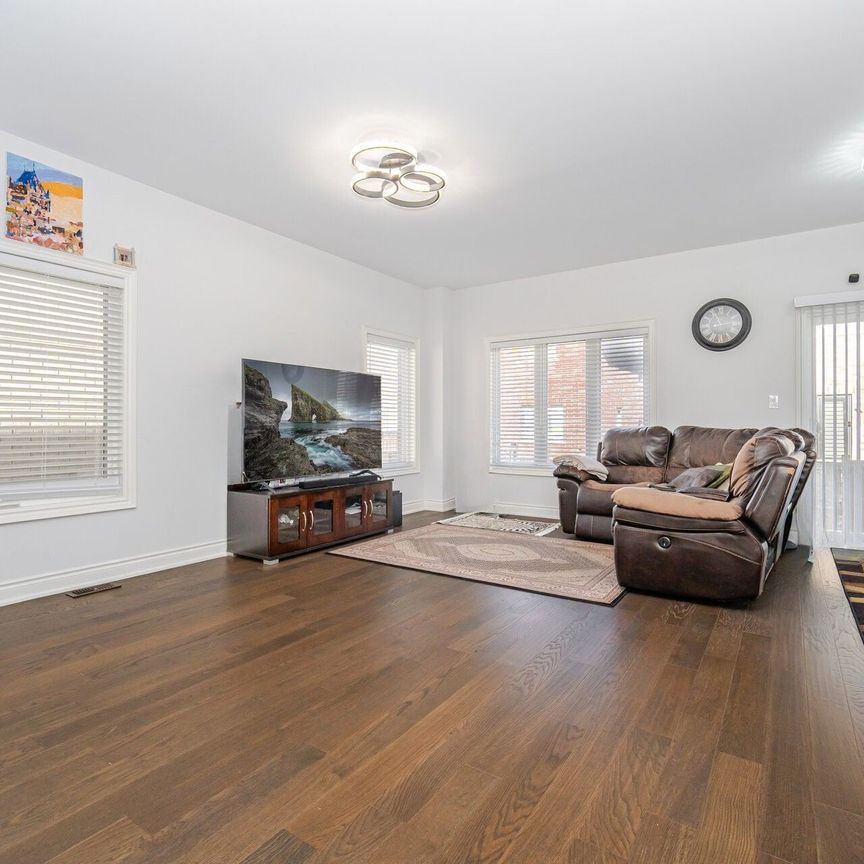 For Lease - 13 Alan Williams Trail, Uxbridge, Ontario - Photo 1